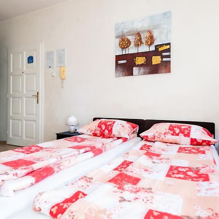Momo's studio apartment Subotica Exterior foto