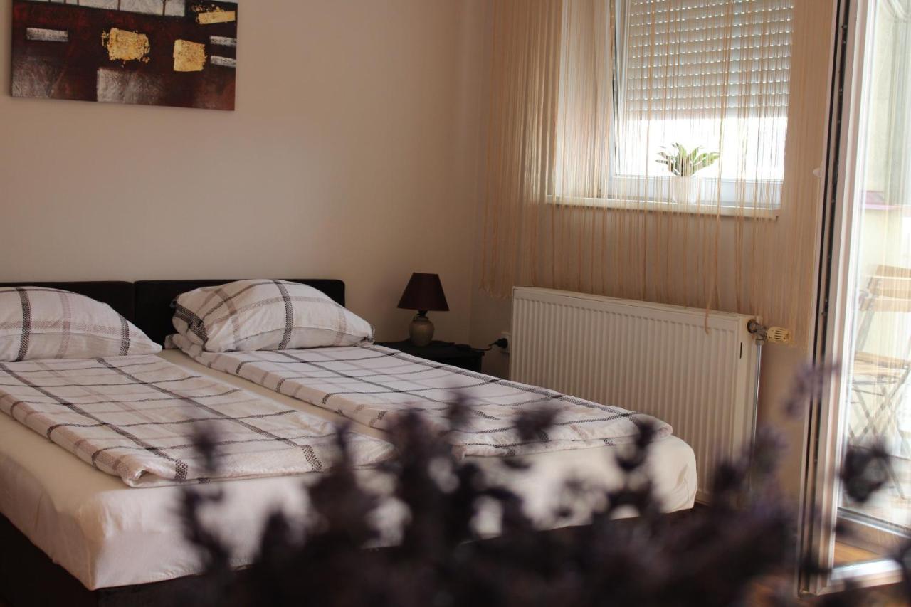 Momo's studio apartment Subotica Exterior foto
