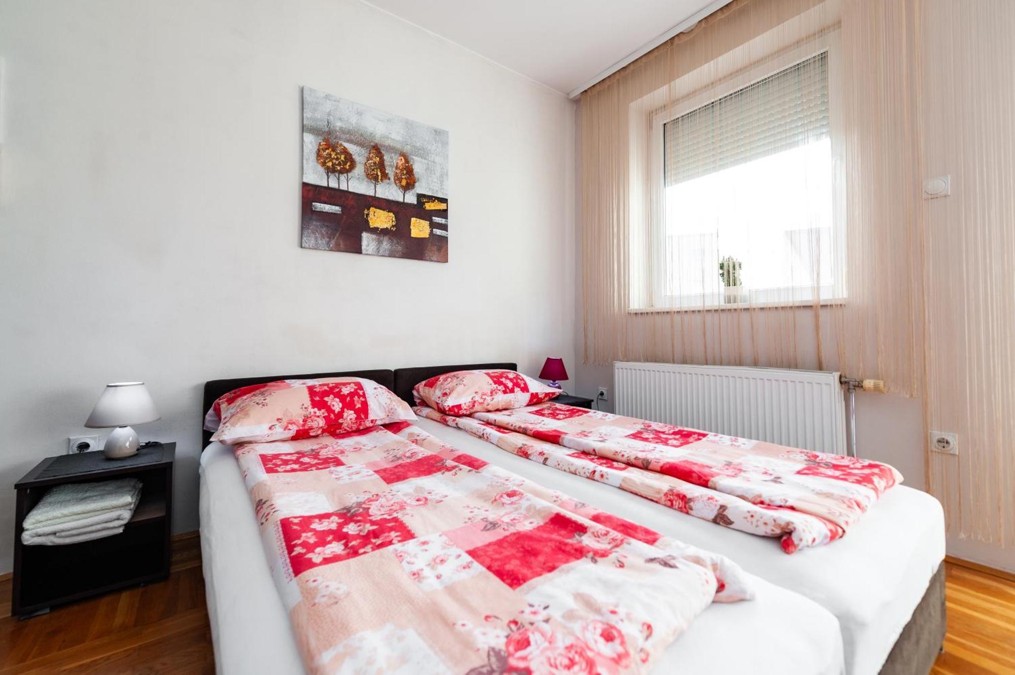 Momo's studio apartment Subotica Exterior foto