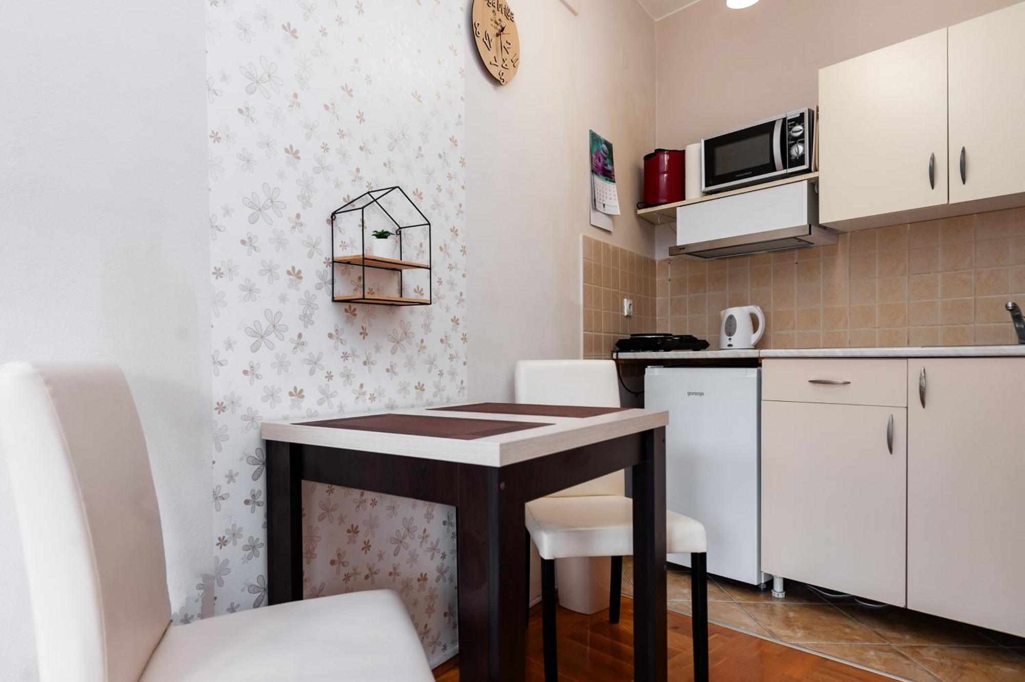 Momo's studio apartment Subotica Exterior foto